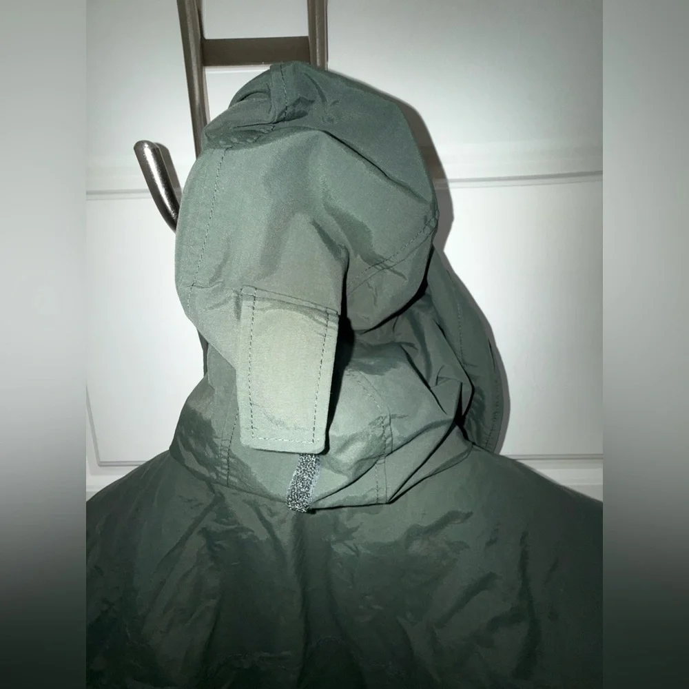 L.L. Bean. Mountain Classic Rain Jacket. Forest Green. Size large.
